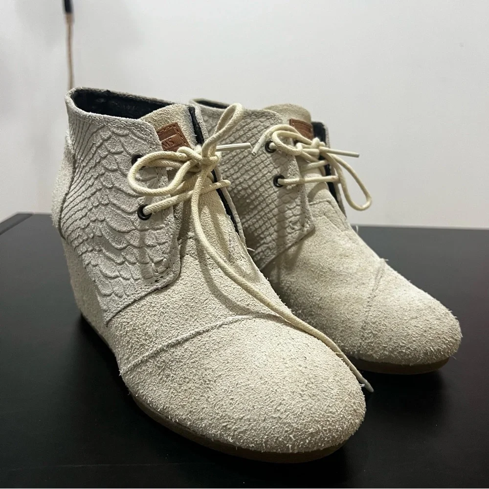Toms Grey Suede Lace-Up Ankle Booties Women’s 7